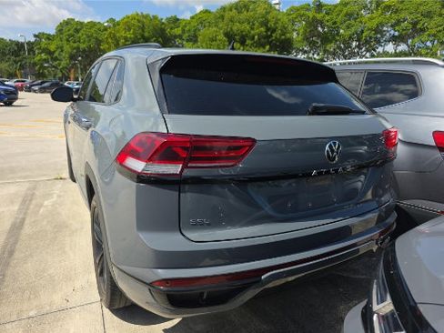 Used 2023 Volkswagen Atlas Cross Sport SEL R-Line AWD/4WD image 3