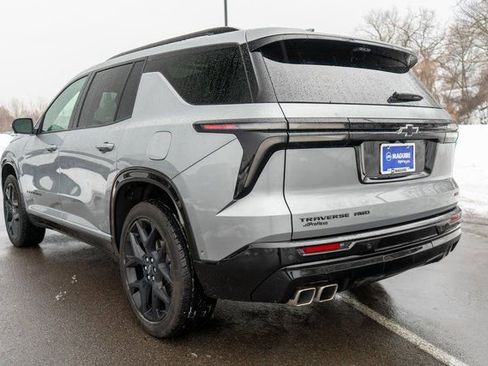 Used 2025 Chevrolet Traverse RS image 8
