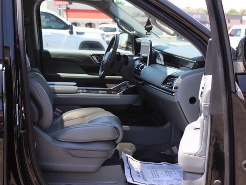 Used 2019 Lincoln Navigator L Reserve AWD/4WD image 9