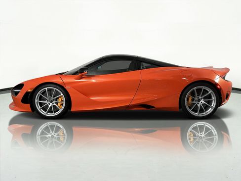 Used 2024 McLaren 750S image 5