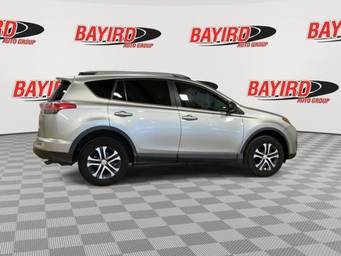 Used 2018 Toyota RAV4 LE FWD image 9
