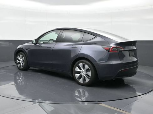 Used 2023 Tesla Model Y 2WD image 2