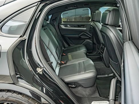 Certified 2025 Porsche Cayenne E-Hybrid Coupe AWD/4WD image 36