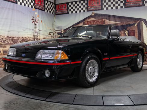 Used 1987 Ford Mustang GT RWD image 2