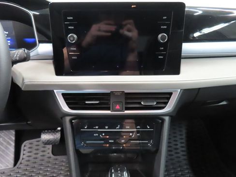 Used 2025 Volkswagen Taos SE image 17