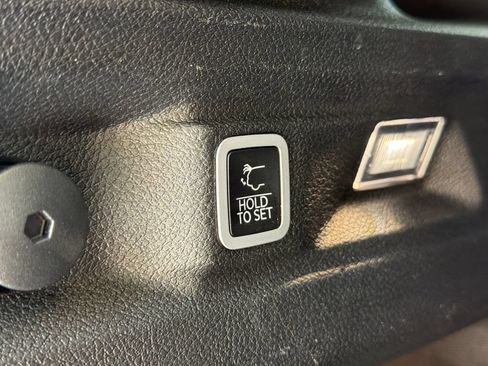Used 2023 Jeep Grand Cherokee L Laredo RWD image 37