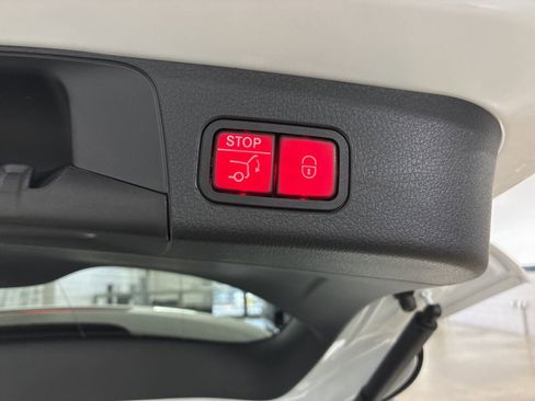 New 2026 Mercedes-Benz GLB 250 4MATIC image 8