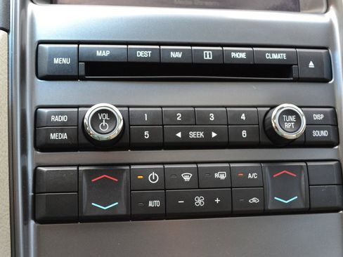 Used 2010 Ford Taurus Limited AWD/4WD image 22