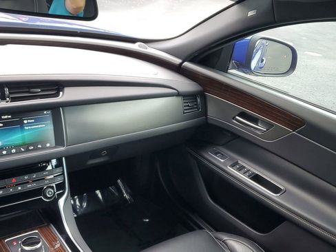 Used 2018 Jaguar XF S image 20