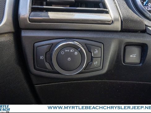 Used 2017 Ford Fusion SE w/ Fusion SE Technology Package image 29