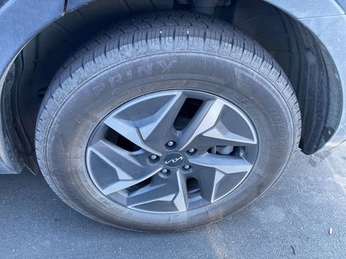 Used 2022 Kia Sorento S image 3