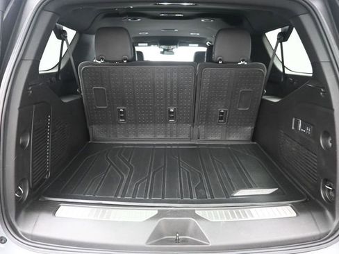 Used 2025 Chevrolet Suburban RST w/ Comfort Package AWD/4WD image 36