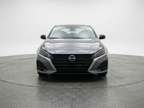 Used 2025 Nissan Altima 2.5 SV FWD image 2