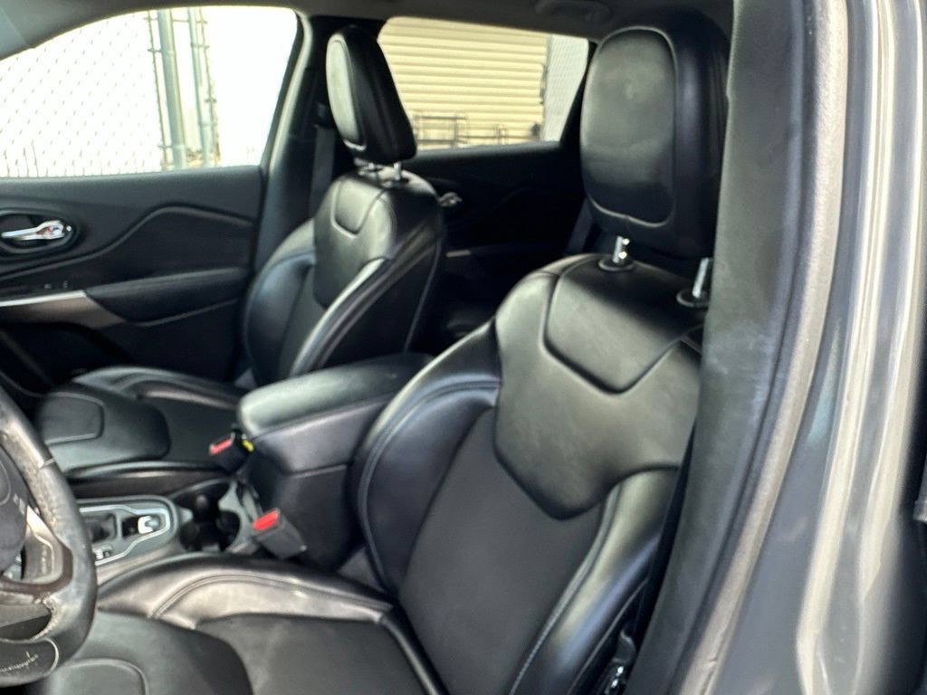 Certified 2019 Jeep Cherokee Latitude Plus AWD/4WD image 11