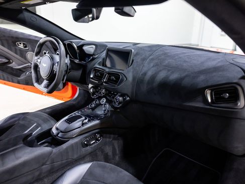 Used 2020 Aston Martin V8 Vantage Coupe image 33