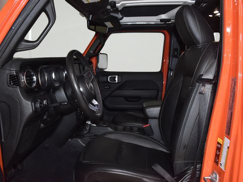Used 2023 Jeep Wrangler Unlimited Sahara AWD/4WD image 24