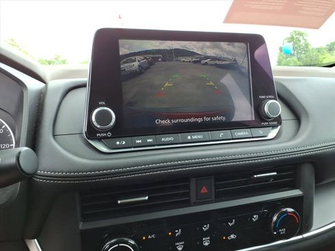 Used 2023 Nissan Rogue S AWD/4WD image 11