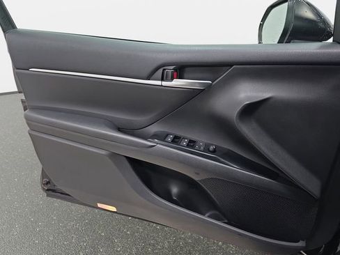 Used 2018 Toyota Camry SE w/ Moonroof Package FWD image 27