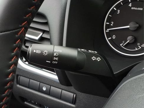 Used 2025 Nissan Rogue SV AWD/4WD image 24