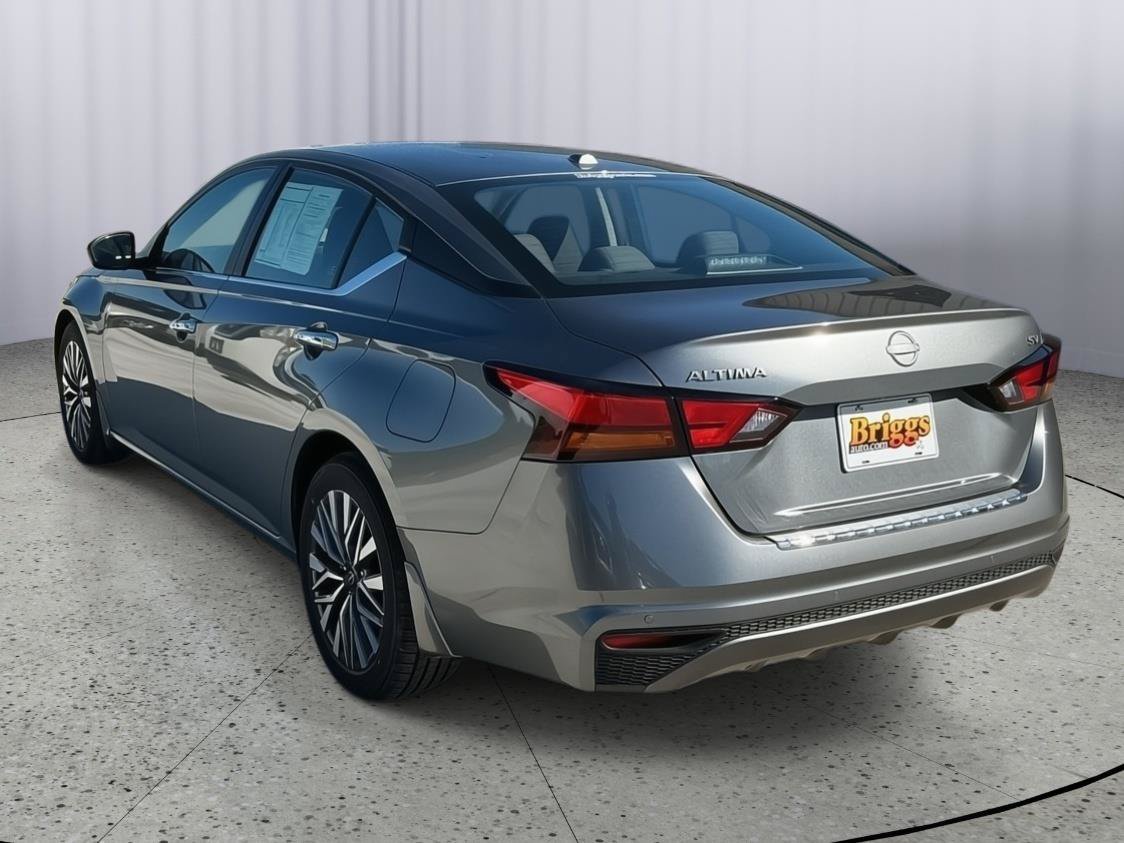 Used 2023 Nissan Altima 2.5 SV FWD image 3