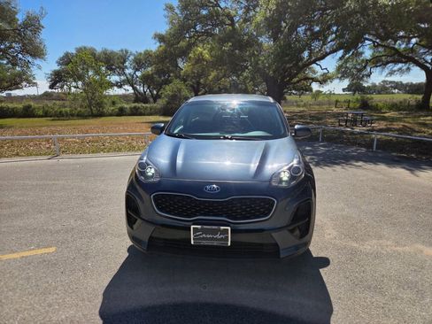 Used 2020 Kia Sportage LX image 2