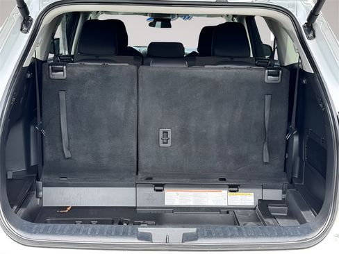 Used 2024 Toyota Highlander LE image 19