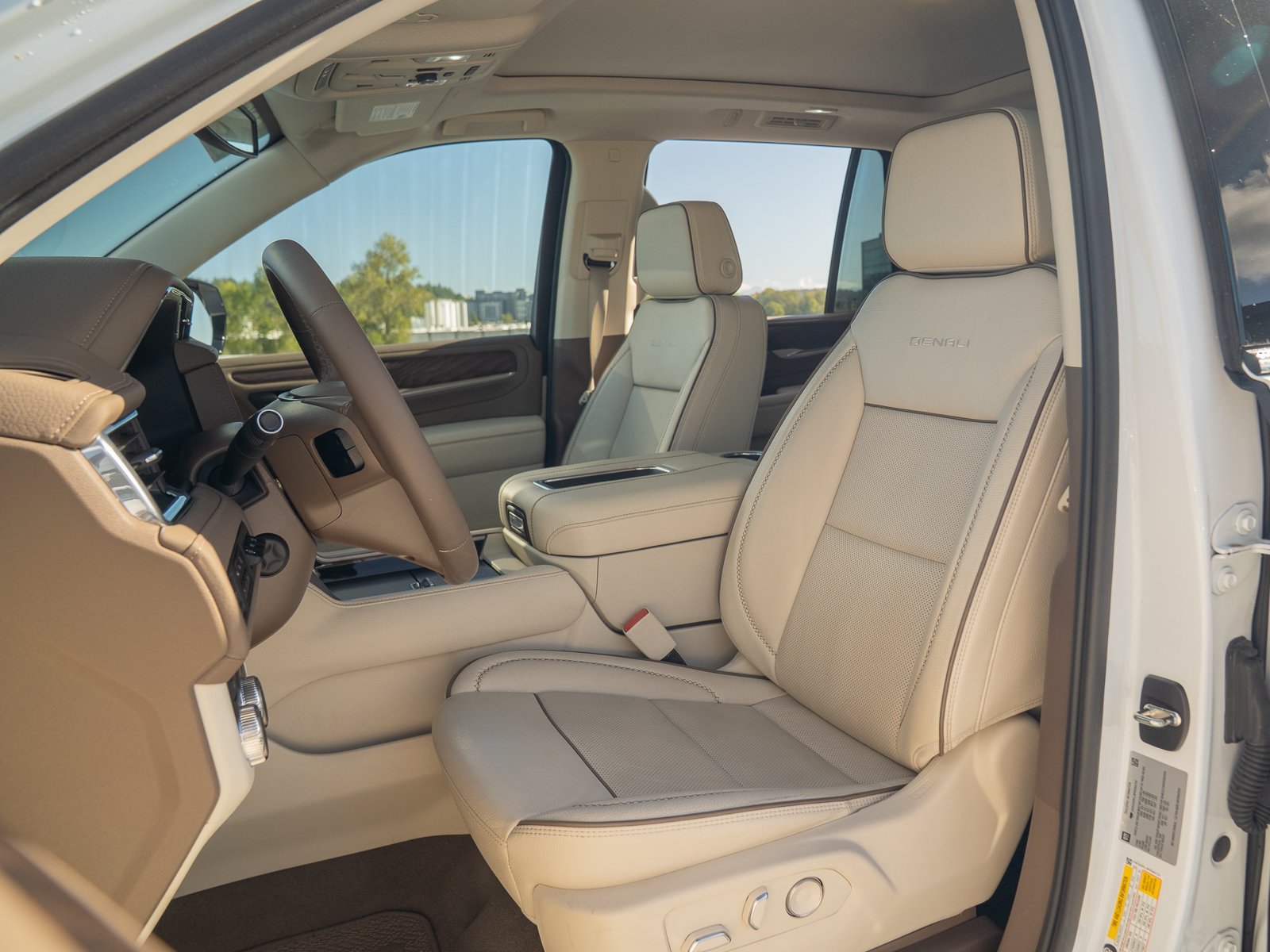 Used 2023 GMC Yukon Denali AWD/4WD image 28