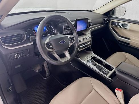 Used 2024 Ford Explorer XLT w/ Equipment Group 202A image 13