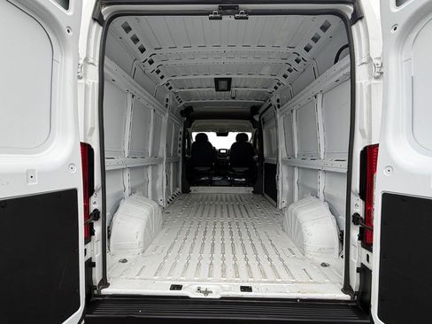 Used 2024 RAM ProMaster 2500 w/ Convenience Group image 23