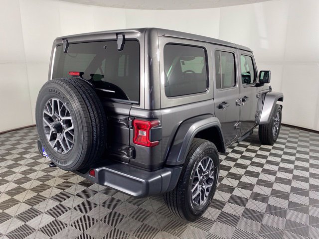 Used 2026 Jeep Wrangler Unlimited Sahara AWD/4WD image 7