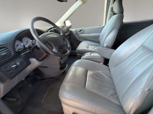 Used 2005 Chrysler Town & Country Touring w/ Luxury Group image 36