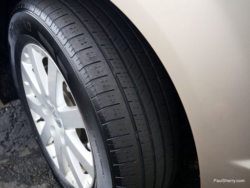 Used 2014 Chrysler Town & Country Touring image 19