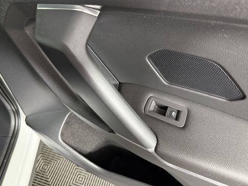 Used 2018 Volkswagen Tiguan SEL AWD/4WD image 44