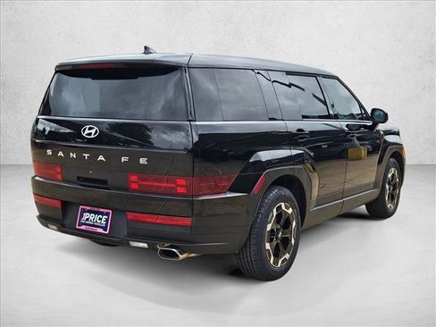 Used 2025 Hyundai Santa Fe SE FWD image 5