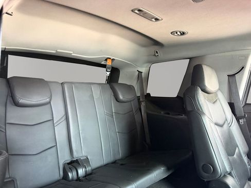 Used 2018 Cadillac Escalade Premium Luxury RWD image 30
