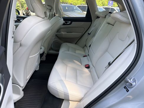 Certified 2024 Volvo XC60 B5 Plus w/ Protection Package Premier AWD/4WD image 32