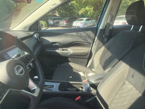 Used 2024 Nissan Kicks SV w/ Interior Electronics Package FWD image 10