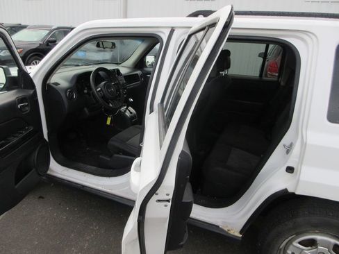 Used 2014 Jeep Patriot Sport w/ Power Value Group FWD image 5