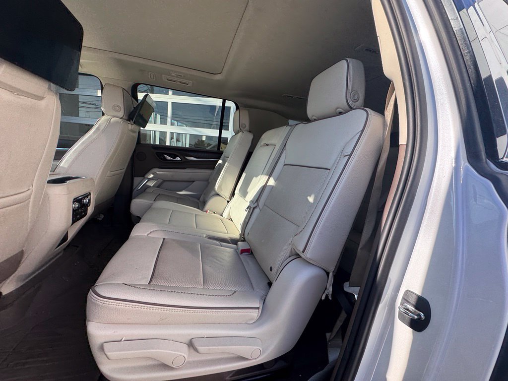 Used 2023 GMC Yukon XL Denali w/ Denali Reserve Package AWD/4WD image 30