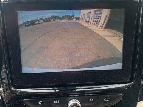 Used 2018 Chevrolet Traverse LT FWD image 12