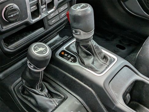 Used 2018 Jeep Wrangler Unlimited Sahara image 12