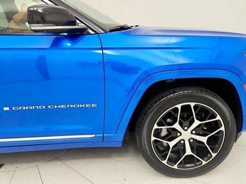 Used 2023 Jeep Grand Cherokee Summit AWD/4WD image 21