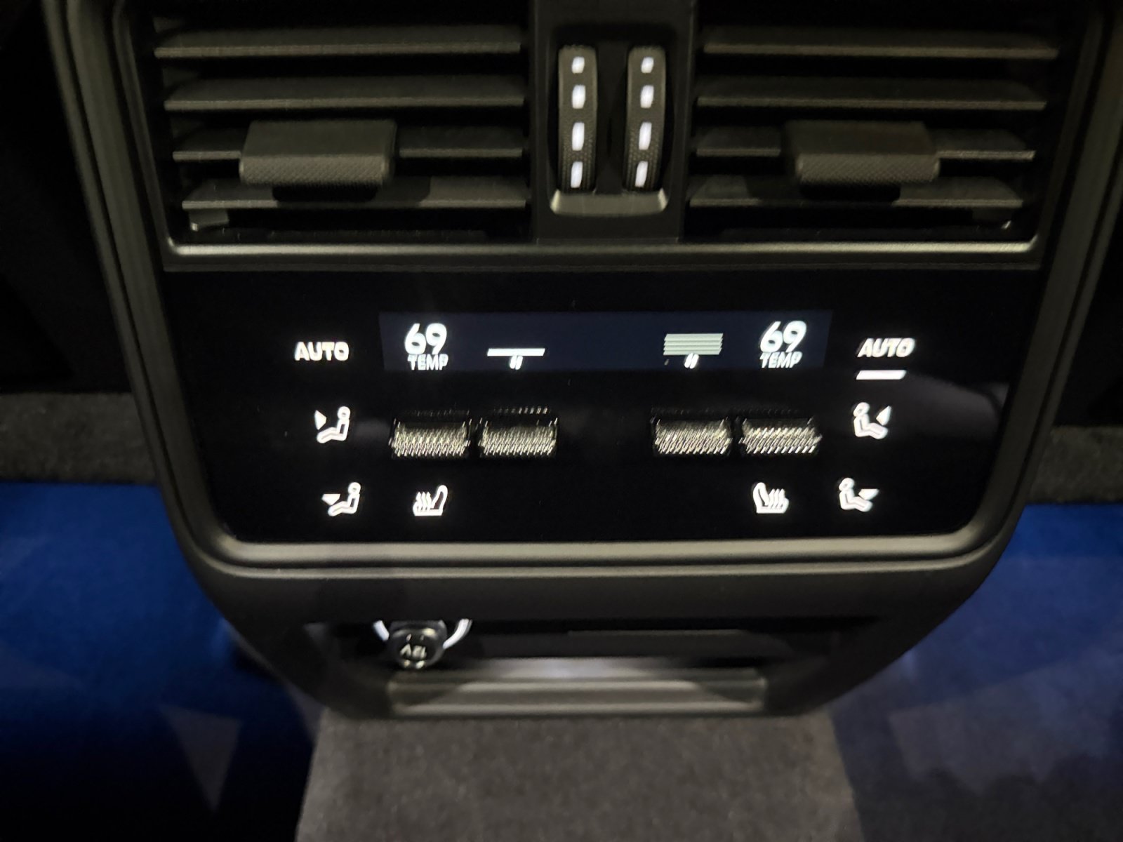 Used 2024 Porsche Cayenne Coupe AWD/4WD image 25