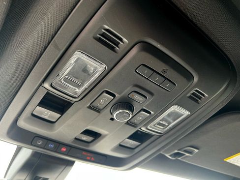 Used 2022 GMC Yukon XL AT4 image 18