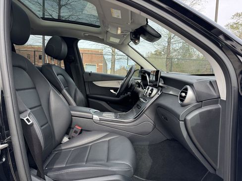 Certified 2022 Mercedes-Benz GLC 300 image 30