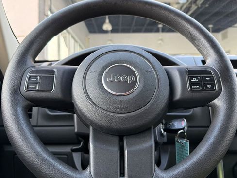 Used 2011 Jeep Liberty Sport image 23