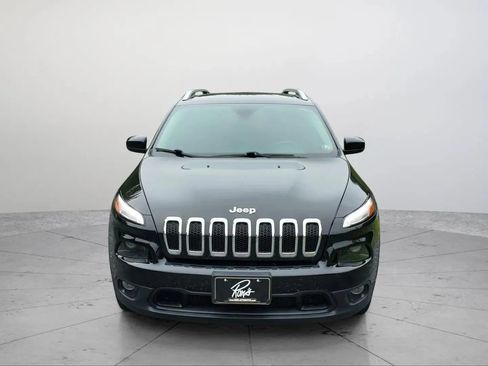 Used 2017 Jeep Cherokee Latitude w/ Cold Weather Group image 8