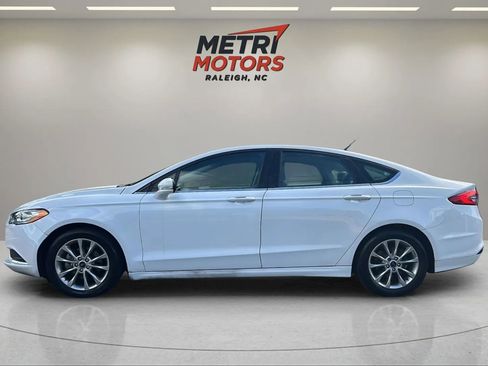 Used 2017 Ford Fusion SE image 15