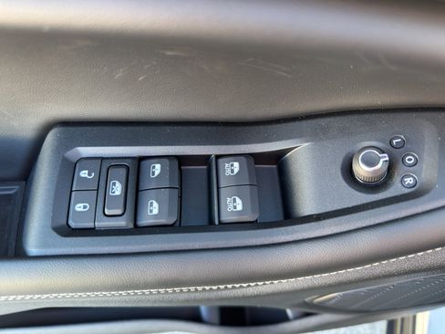 New 2025 Jeep Grand Cherokee Altitude image 11