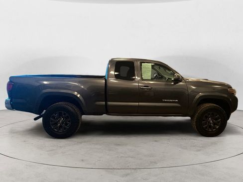 Used 2022 Toyota Tacoma SR5 w/ SR5 Appearance Package (SM) image 4